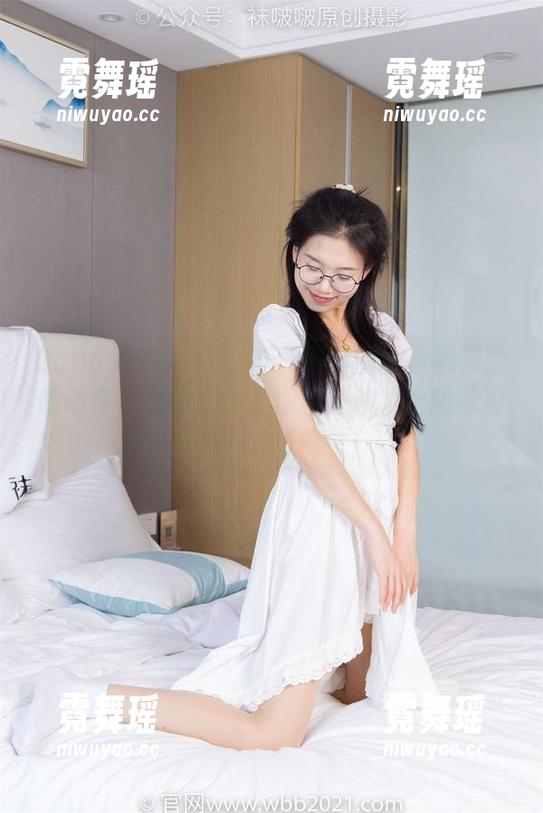 BoBoSocks袜啵啵-甜甜圈 BoBoSocks袜啵啵 - 甜甜圈教你玩转瑜伽动作,合集分享让你坐在沙发上啃零食又有YOGA灵气!