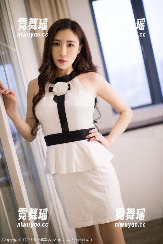 IMiss爱蜜社-沈蜜桃miko IMiss爱蜜社 - 沈蜜桃miko的透明时刻:全套原图,心里其实在想些什么呢?
