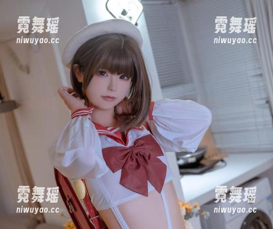 一边欣赏Quan冉有点饿的无圣光泳装写真，一边想念夏天的味道。