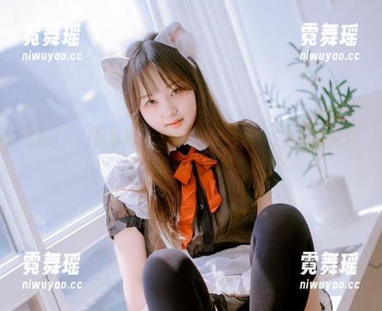 Sia(시아)的私拍，简称“袜子日常”，套图看完只想多喝一瓶水...