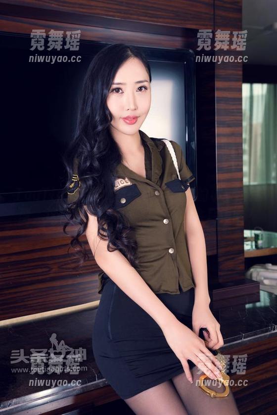 TouTiao头条女神-小米粒儿 TouTiao头条女神 - 小米粒儿的小护士造型,这作品集必须下载,不然会后悔吧?