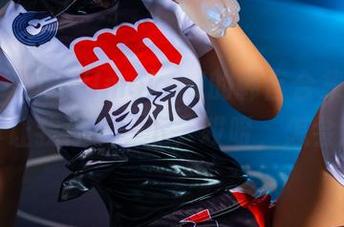 啊，在线上看Umeko J的韩吉合集中某些画面真让我停了一下，哎呀，怎会这样？