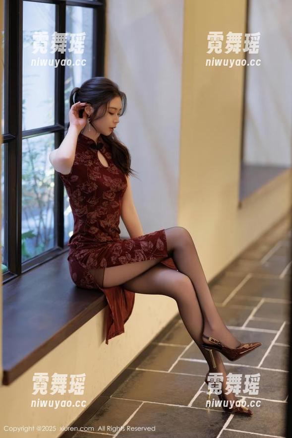Xiuren秀人网 - 糯美子MINIbabe的泳衣大变身，套图全是迷雾缭绕的美图