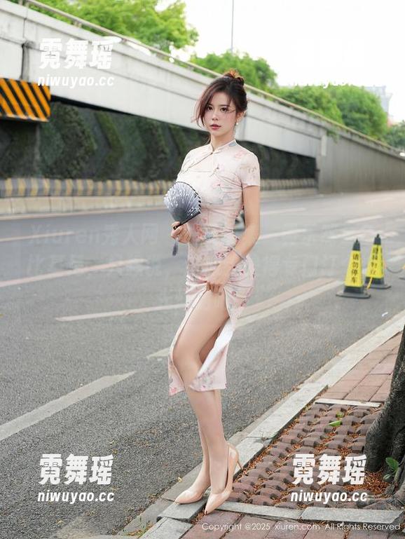Xiuren秀人网-黄乐然 Xiuren秀人网 - 最新合集—黄乐然金色比基尼,只想说,这应该是得专门订个遮光灯的吧。