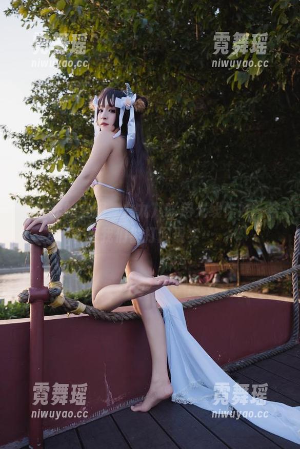 九九八吖 无圣光的礼服,九九八吖用光线作妖,结果我们被打回现实…