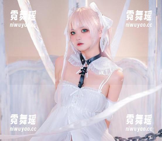 伊喵_Master 圣诞节的气息满满,伊喵_Master的套图让我有点犯迷糊。