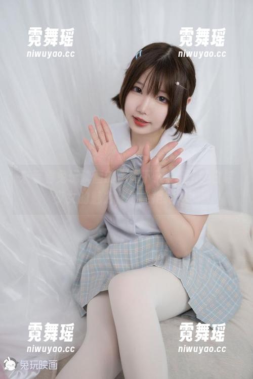 来看看兔玩映画的美图下载，绿T恤白鞋少女的魅力，你能拒绝吗？
