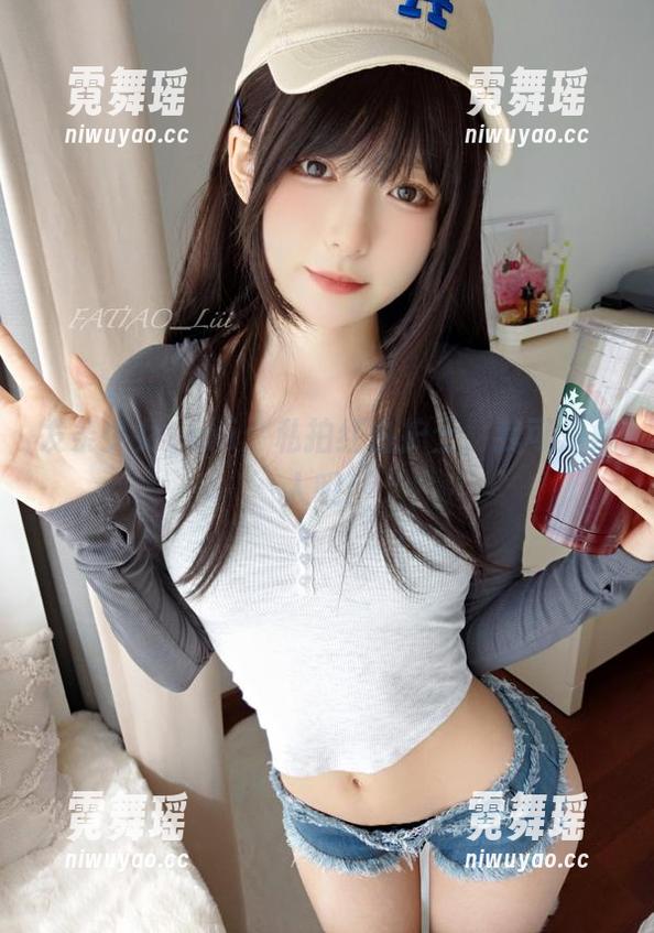 发条少女yoki 发条少女yoki:私拍红白护士,我可是病人哦!
