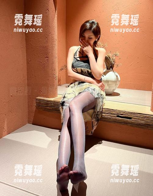 周妍希 微密圈 - 周妍希的制服合集,文件太大,真想直接下载一个人回家。