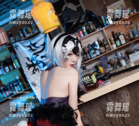 大梨子不是御姐与旗袍的幽默交融，乐趣与优雅的完美平衡！