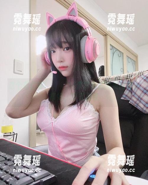 这个姜仁卿(강인경)好像对女孩的美图有小癖好，快来戳瞧