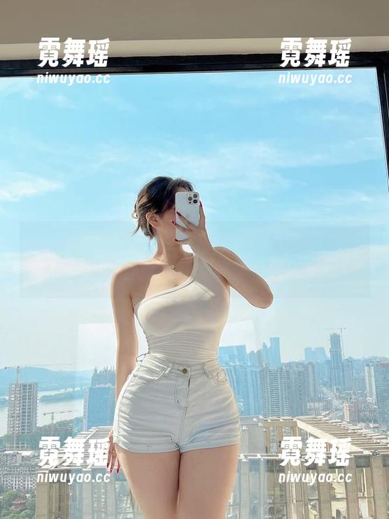 微密圈 - 壁纸的最佳选择，安妮yoo那极致的漫画身材，原图资源我全收了！