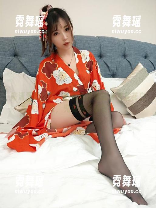 高清深度观察：小女巫露娜的条纹提花白衬衣，究竟有多耐看？