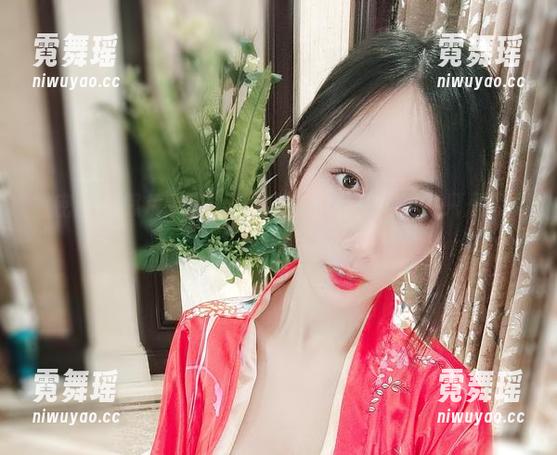 小玉吃果冻 微密圈 - 照片中的小玉吃果冻女仆:她其实只是想找个地方打盹…