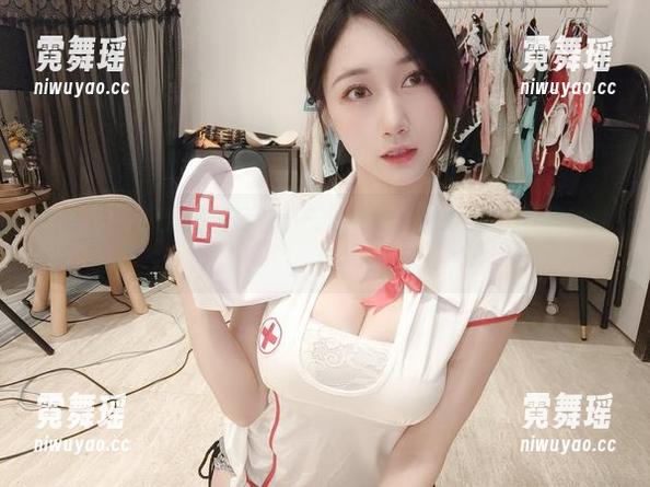 小玉吃果冻 微密圈 - 无圣光加持的小玉吃果冻:红色睡衣里的软性感