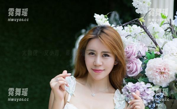 尤物馆 - 艾小青，素颜原图与全套裸足大集合，慎入哦！
