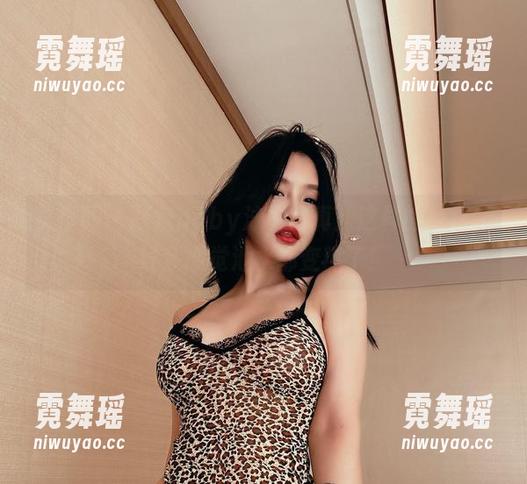 张鑫baby 微密圈 - 张鑫baby泳衣写真:这样的身材,让我感觉池水都变热了!