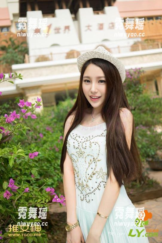 推女神-施忆佳 推女神 - 施忆佳的连体衣写真合集——一件衣服,十种可能,她都试给你看了吗?
