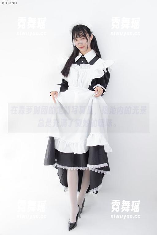 森萝财团 在森萝财团的定制写真里,热池内的光景总是充满了微妙的暧昧。