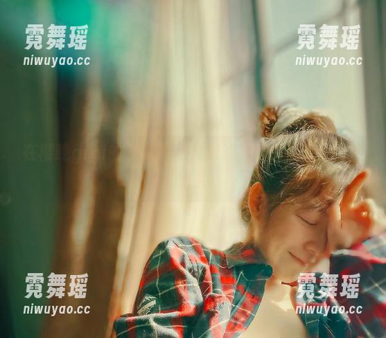 在樱晚gigi的私房中，礼服的真假都像是在打魔幻秀
