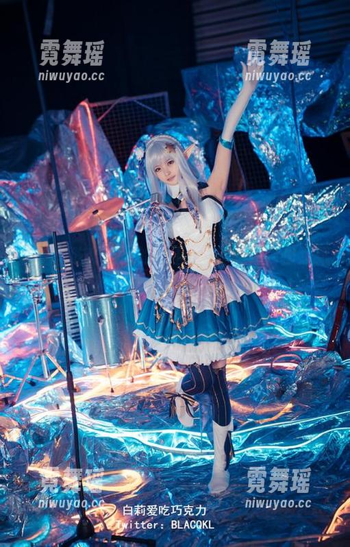 白莉爱吃巧克力的miku，高清照片里总藏着些不可言喻的暧昧。