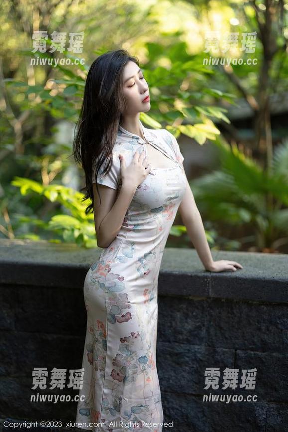 秀人网-悠悠YOYO 秀人网 - 悠悠YOYO心机太深,这条红裙子真让人分心!