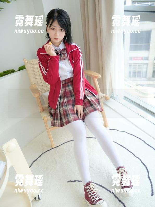 紧急企划-小恩 紧急企划 - 让你捧腹的在线写真:小恩和她的裤里丝日常奇遇。