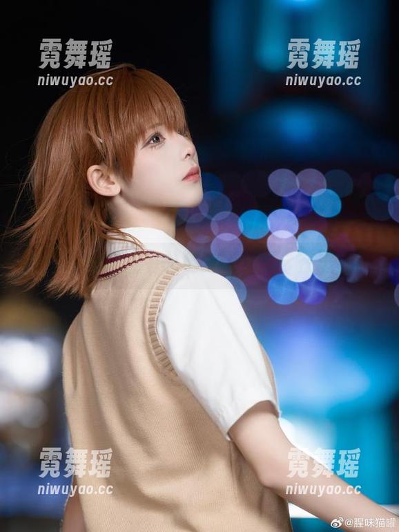 腥味猫罐静谧中的全套制服，它在思考！