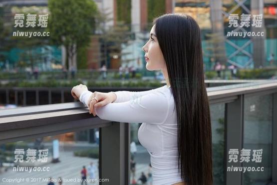 蜜桃社-Rola 蜜桃社 - 随性而为,Rola的瑜伽里既有无圣光,更有图包的张力!