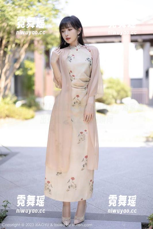 语画界-周思乔Betty 语画界 - 照片里的周思乔Betty,浴室漏出些微火花的私拍瞬间