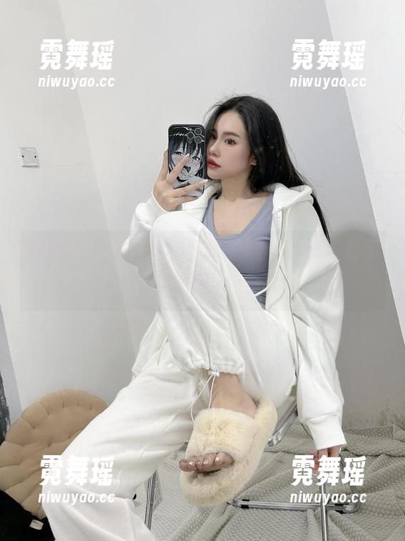 陈佩奇 微密圈 - 陈佩奇的紫丝美腿写真,下载不下载,犹豫个什么劲呢?