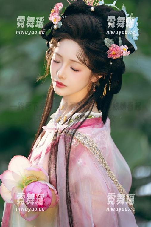 雯妹不讲道理 一路看下来,雯妹不讲道理这位妹妹看起来比我想象中的还要复杂