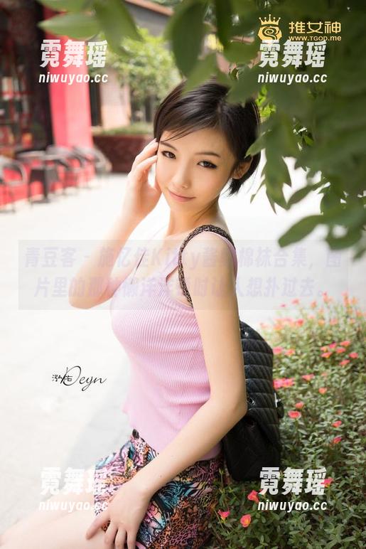 青豆客 - 施忆佳Kitty酱的棉袜合集，图片里的那种懒洋洋顿时让人想扑过去。